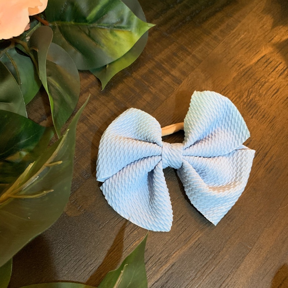 Nylon bow headband.